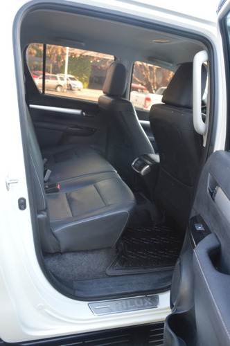 Imagen 11 de 16 de Toyota Hilux Srx At 4x4