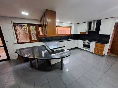Departamento Tipo Townhouse En Venta De 5 Dorm. En Vitacura