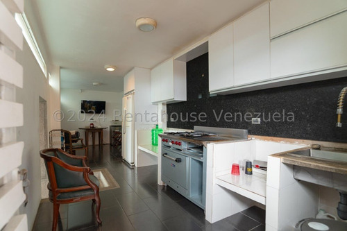 Espectacular Casa Completamente Remodelada En Venta Ubicada En La Lagunita Country Club 25-17423