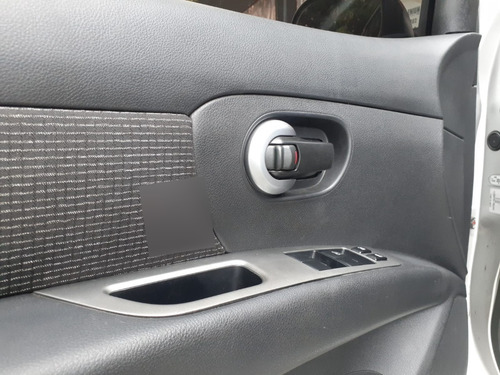 Imagem 10 de 15 de Nissan Livina