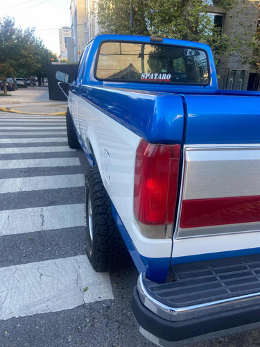 Ford F-150 V8