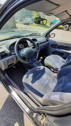 Imagem 3 de 5 de Renault Clio Sedan 2002 1.0 16v Rl 4p