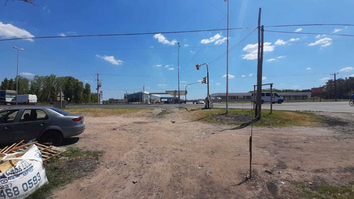 Casa Con Departamento Sobre En Ruta 25***