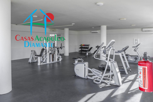 Cad Aura A 006. Balcón Con Vista Parcial Al Mar. En Edificio Con Club De Playa