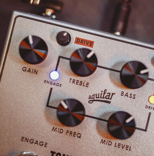 Pedal de preamplificador Aguilar Tone Hammer V2 Direct Box para bajo, color gris