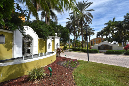 Venta De Departamento En Condominio De Lujo