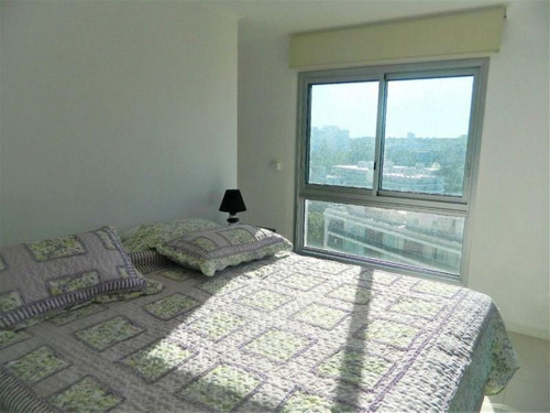 Apartamento En Alquiler Por Temporada De 2 Dormitorios En Playa Brava
