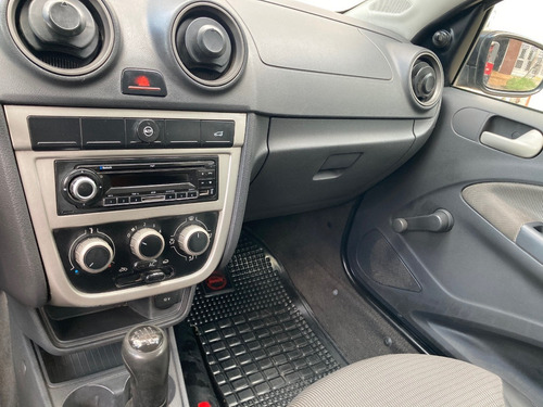 Volkswagen Voyage 1.6 Comfortline 101cv 2010