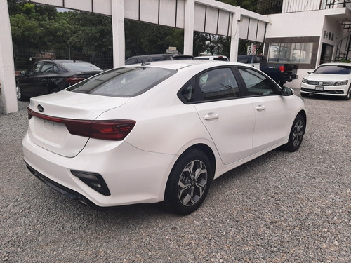 Imagen 5 de 12 de Kia Forte 2.0 Lx At 2020