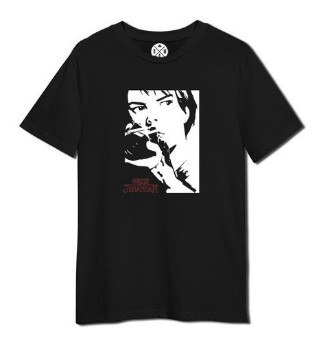 Remera Algodón Stranger Things Team Jonathan 2 De Otro Mundo