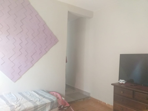 Terreno Com 3 Casas Sendo Uma Com 2 Cômodos E 2 Com 3 Cômodo