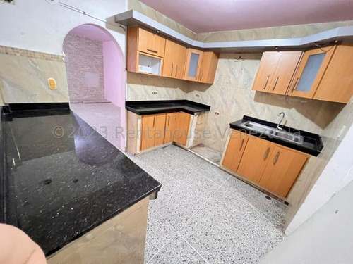 Se Vende Conservado Apartamento Maracay Zona Centro 24-9986 Al