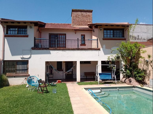 Casa En Venta - 4 Dormitorios 3 Baños - Quincho Pileta - 348mts2 - Don Torcuato