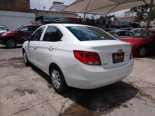 Imagen 9 de 10 de Chevrolet Aveo 2018 1.6 Ls Mt