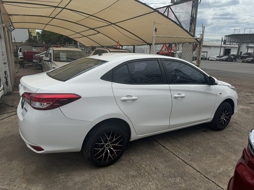 Toyota Yaris 1.5 Core Sedan Mt