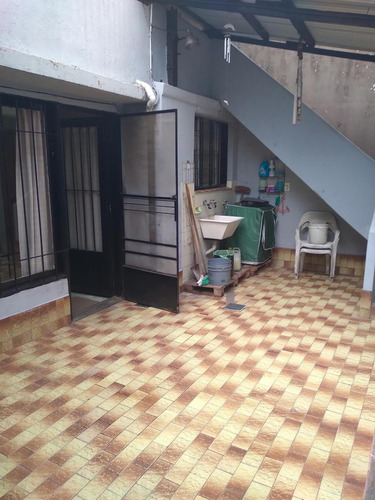 Imagen 16 de 21 de Casa De 5 Ambientes En 2 Plantas A Refaccionar En Muy Buena Zona De Olivos .