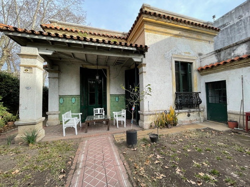 Imagen 2 de 22 de Manuel Castro 1290 Esquina Larroque, Banfield Oeste Casa De Corte Antiguo En Inmejorable Ubicación, A Reciclar