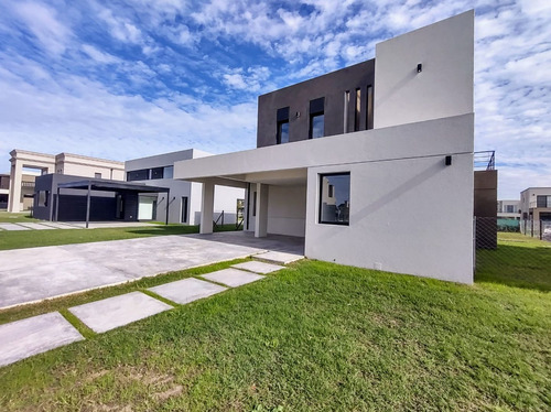 Casa En Venta En Chateau Pilar