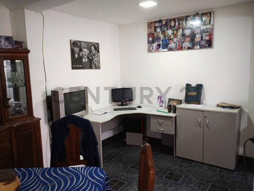 Venta - Casa De Pasillo - Rosario