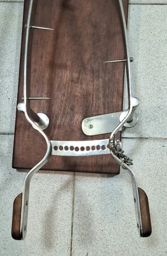 Gran Jamonero Español Acero Con Base De Madera 59 Cm B400 (Usado)