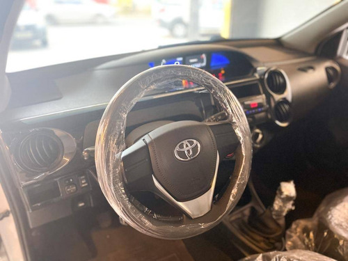 Imagem 10 de 10 de Toyota Etios 1.3 X 16v Flex 4p Manual