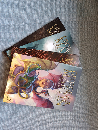 Guerra Dos Tronos Quadrinhos (game Of Thrones) Completa 4vol (Usado)