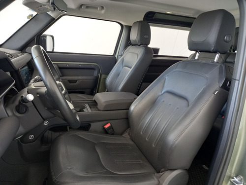 Land Rover Defender 2021