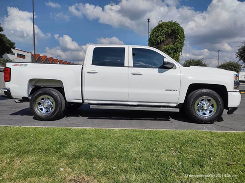 Imagen 5 de 12 de Chevrolet Silverado 5.3 2500 Cab Dob Star 4x2 Aut 2017