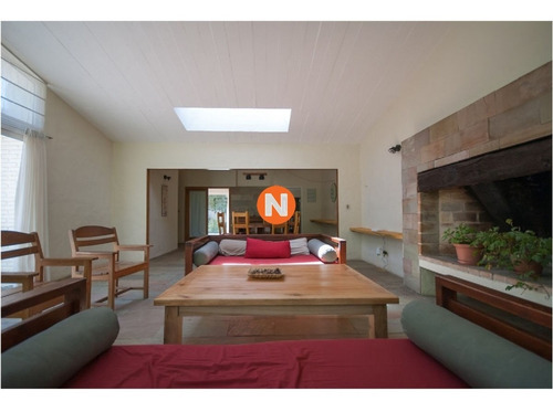 Casa En Venta, Mansa, Punta Del Este, 4 Dormitorios.- Ref: 209956