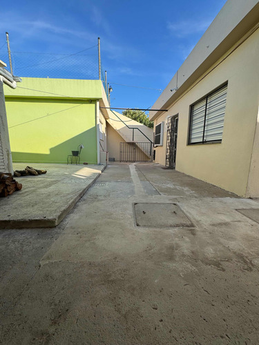 Se Vende Casa - 3 Dormitorios + Consultorio + Apartamento