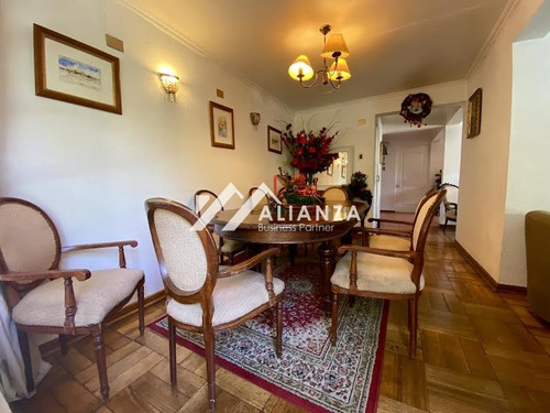 Gran Casa Familiar Con Excelente Ubicación