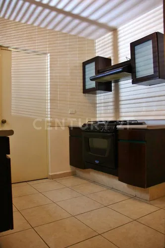 Se Renta Amplia Y Bien Ubicada Casa En Santa Catarina