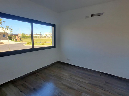 Imagen 6 de 17 de Pilar Del Este. San Ramiro. Vta. Casa 4 Ambientes Con Cochera.
