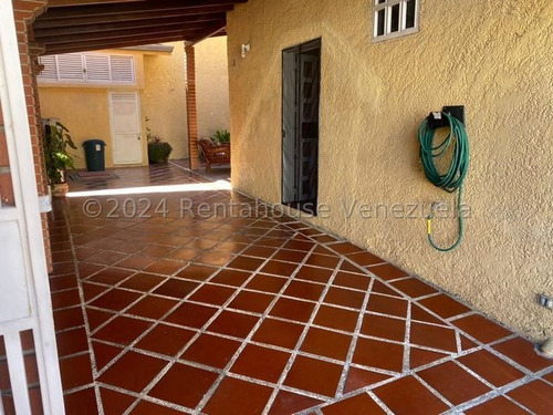 Townhouse En Venta Remodelado Urbanización Santa María Los Teques