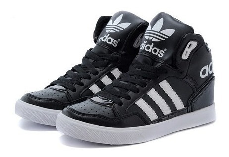 tenis adidas en bota