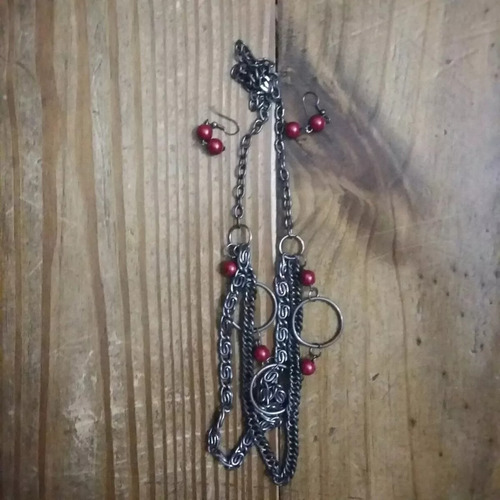 Conjunto De Collar Y Aros Metal Oscuro Perlitas Rojas (cu8) Plateado (Usado)