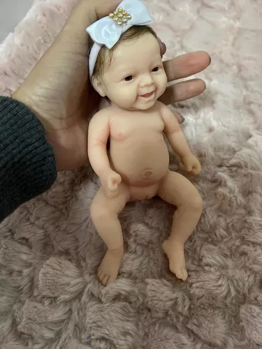 Mini Bebê Reborn Silicone Sólido 9 cm