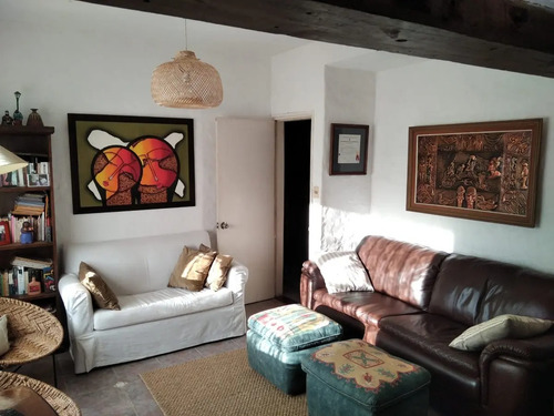 Vendo Hermosa Casa De 5 Dormitorios, 3 Baños, Jardín, Fondo Con Barbacoa Y Cochera, Actualmente Con Renta, Acepta Banco, Atlántida Sur.