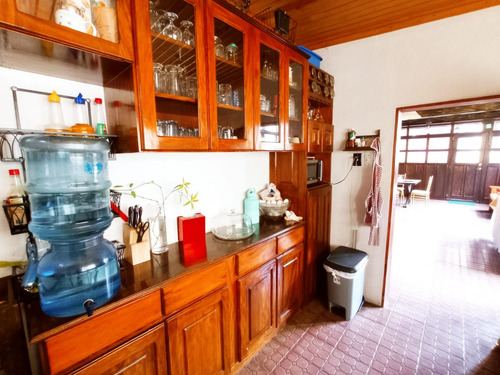 Imagen 27 de 30 de Vendo Hermosa Propiedad, Ubicada En Uno De Los Sectores Mas Selectos De San Lucas Sacatepequez, Incluye Dos Casas Con Amplio Jardin Ideal Para Casa De Campo O Todo Tipo De Negocio