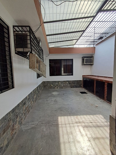 Vende Casa Urbanización Los Sauces. V.l.
