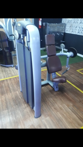 Maquina De Musculaçao Bíceps Technogym