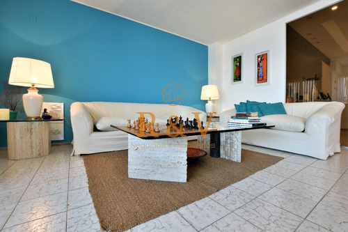 Imagen 6 de 15 de Venta De Apartamento 2 Dormitorios Y Cuarto De Servicio. En Península, Punta Del Este.