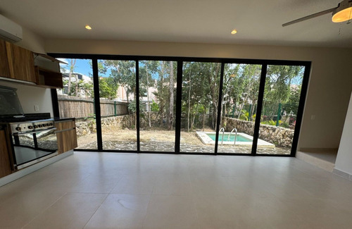 Casa Con Alberca Privada En Venta, Avenida Coba, Tulum.