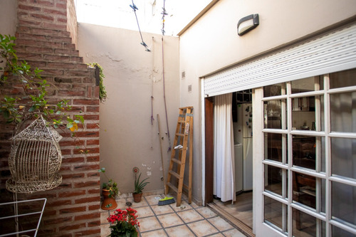 Chalet Cuatro Dormitorios Y Local Comercial En Esquina Retasado!