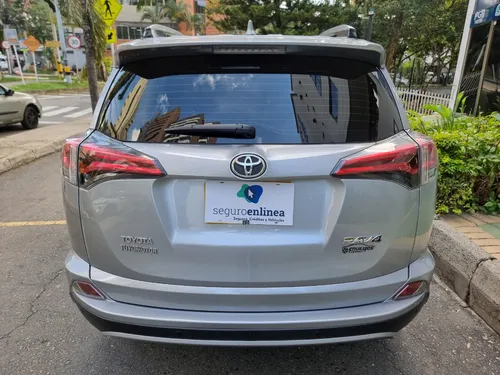 Toyota RAV4 2.0 Street