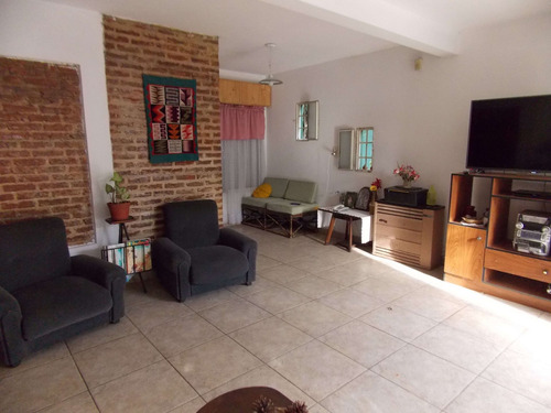Casa Con Local Comercial Y Monoambiente