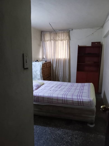 Imagen 2 de 8 de Apartamento 23 De Enero Cómo Y Amplio En Piso Bajo