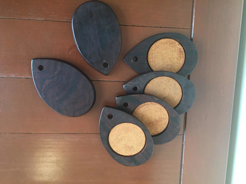 Porta Vasos De Madera Y Corcho Forma Oval. Set De 6 . (Usado)