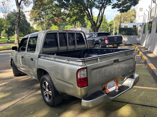 Toyota Hilux 2.4 Et