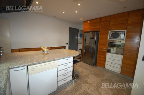 Imagen 18 de 30 de Destacada Propiedad Con Imponente Parque Y Piscina. Excelente Diseño Y Calidad Constructiva.